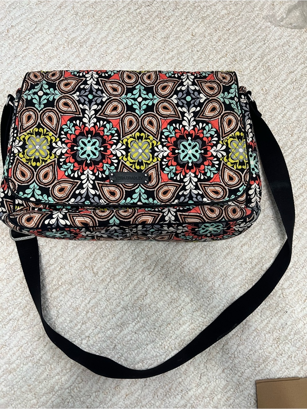 Vera Bradley Floral Pattern Messenger bag in Black Multi